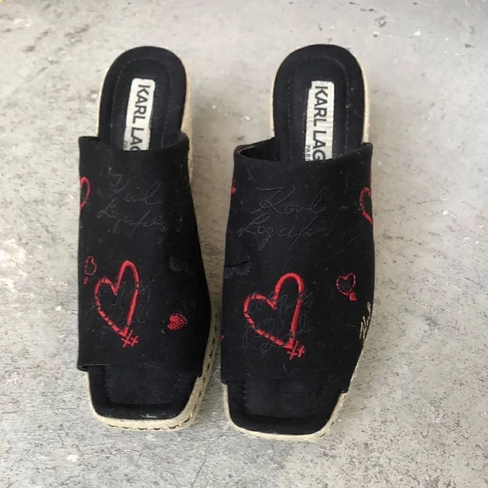 Karl Lagerfeld Corissa Embroidered wedge